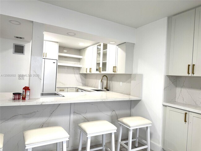 Foto del edificio - 3140 S Ocean Dr