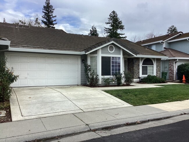 Building Photo - 3 Bedroom Home in Elk Grove