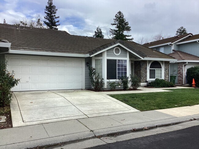 Foto del edificio - 3 Bedroom Home in Elk Grove