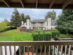 Building Photo - 6628 Wildwood Ct