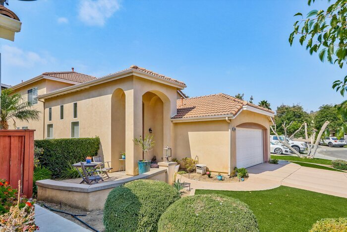 Foto principal - Welcome to this stunning 4-bedroom, 3-bath...