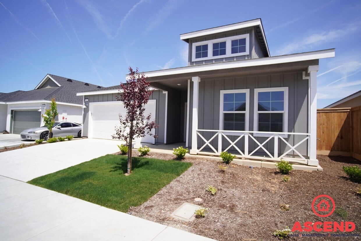 Primary Photo - Newly Built Home in Gossamer Grove!
