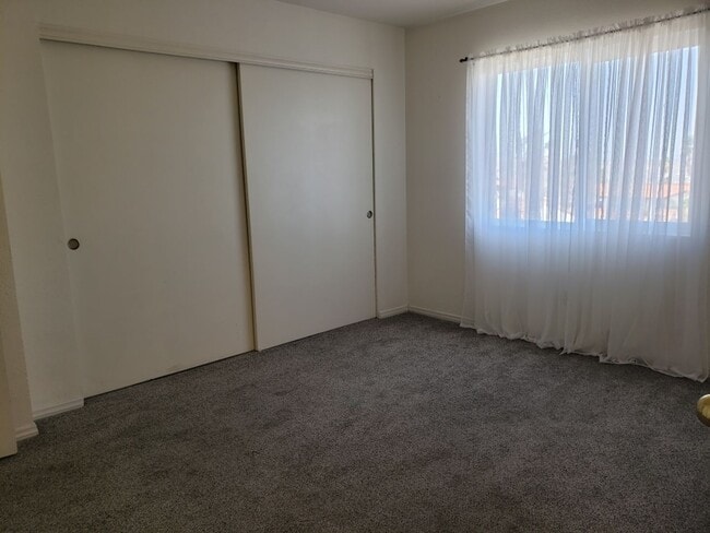 Building Photo - 3 Bedroom Condo in Gated Community