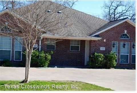 Primary Photo - 1443-1443 Western Oaks Ct