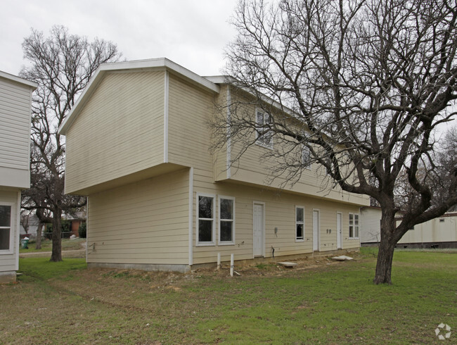 Building Photo - 9715 Sycamore St