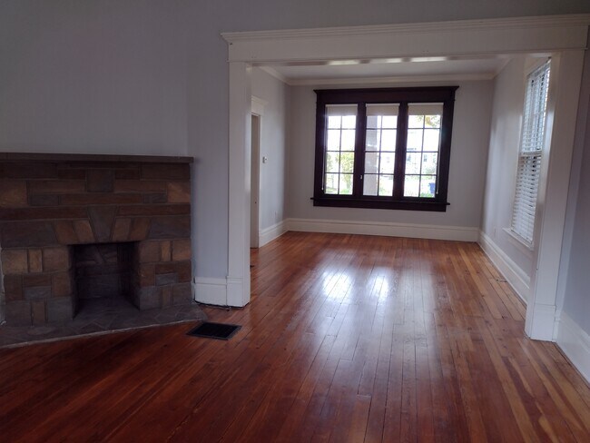 Building Photo - 1361 Hamlet St