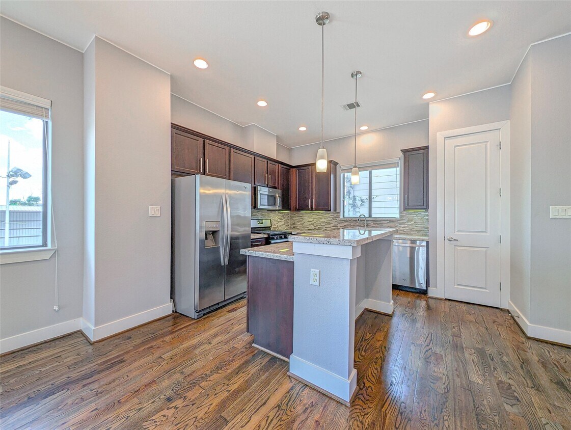 Foto principal - 2503 Garrow St