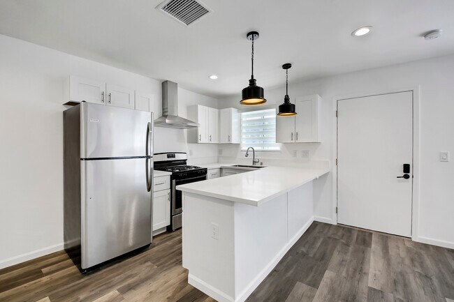 Foto del edificio - 2233 Riverdale Ave