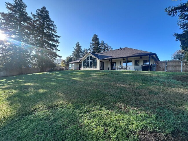 Foto del edificio - Beautiful home coming soon located on Badger Hill