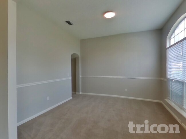 Foto del edificio - 1648 Country Walk Dr