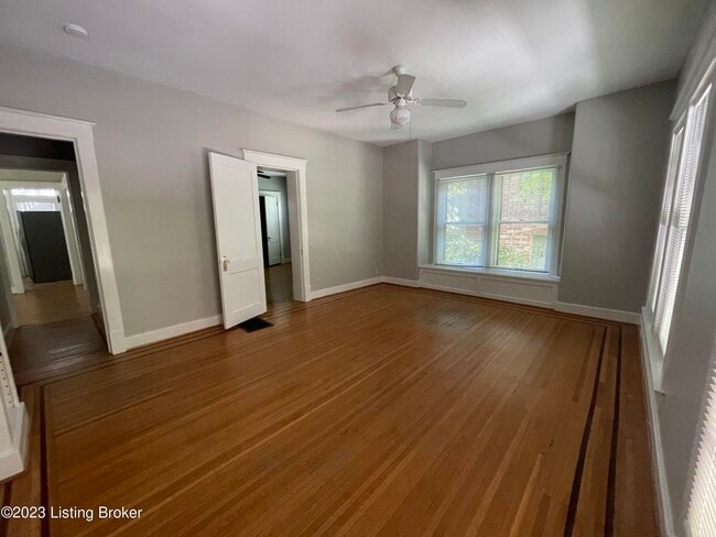 Foto del edificio - 2177 Baringer Ave