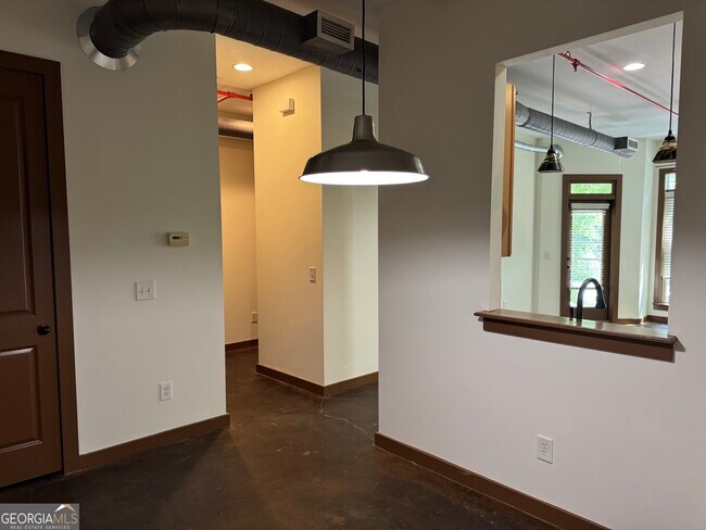 Building Photo - 250 Martha Dr