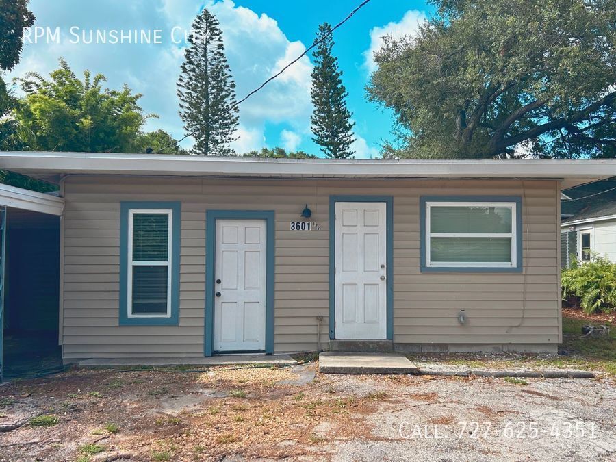 Primary Photo - Back unit of large Duplex in Central Oak P...
