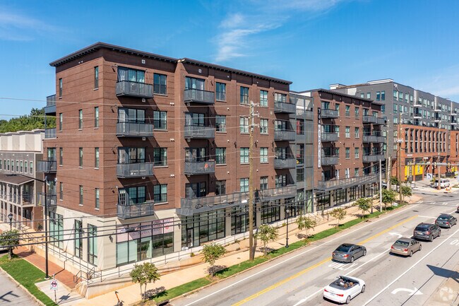Building Photo - 764 Memorial Dr