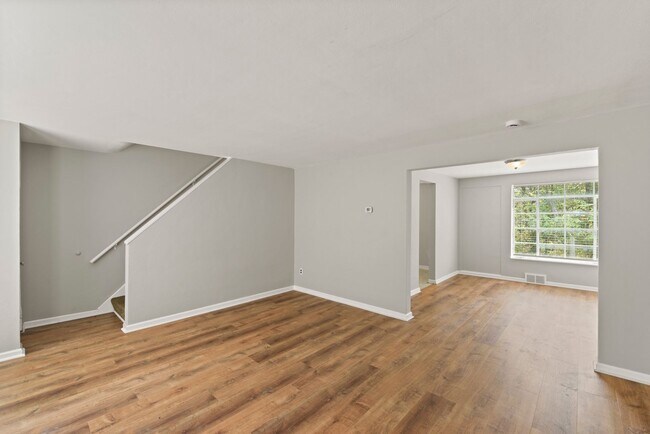 Foto del edificio - 462-464 Idlewood Rd