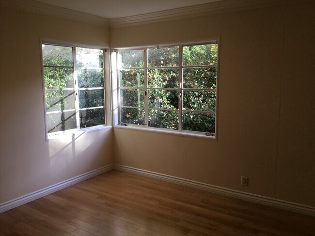 Dormitorio - 1233 N Columbus Ave