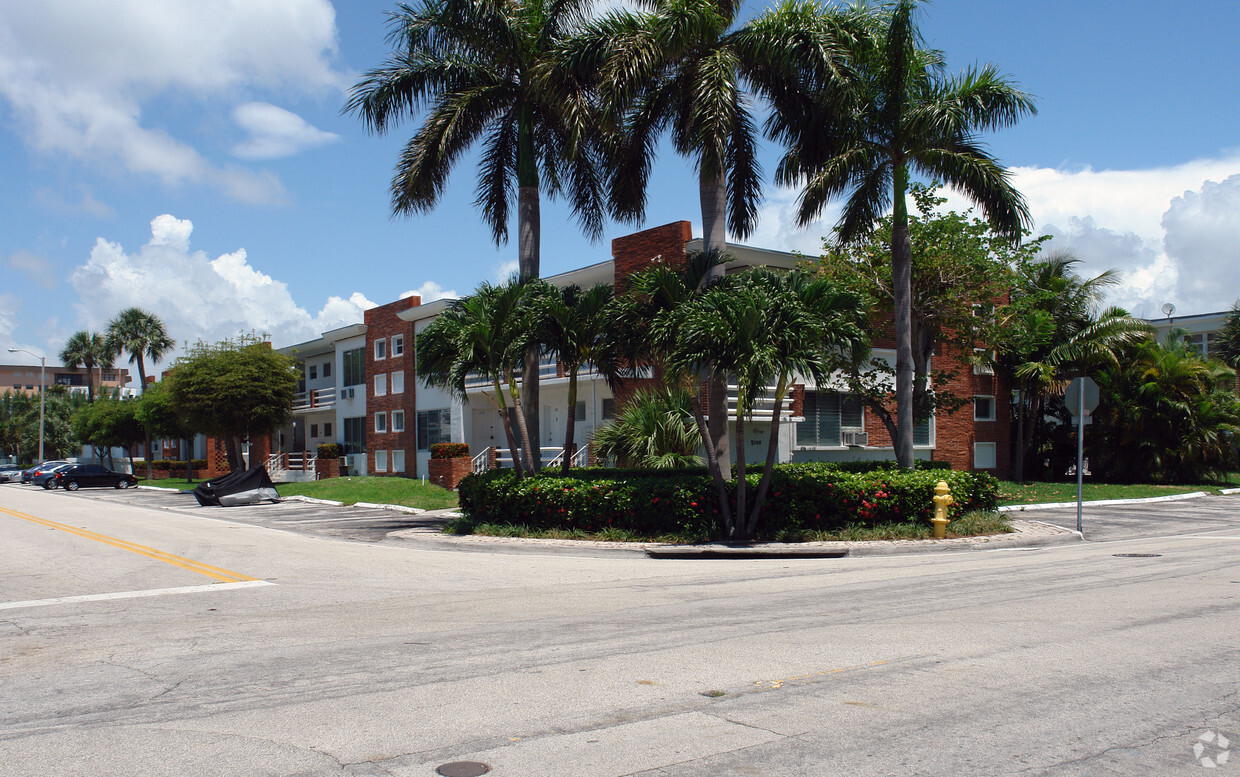 Primary Photo - Bay Harbor Island