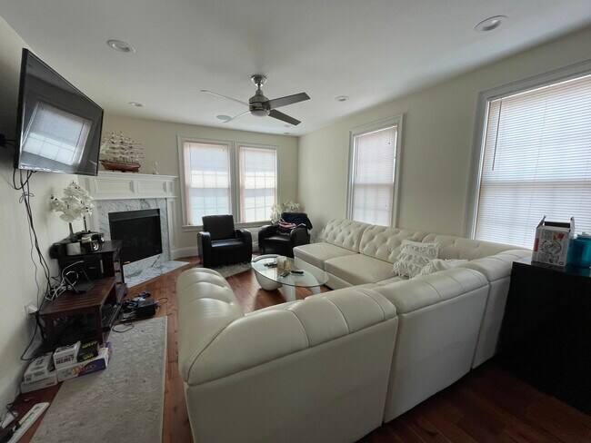 Building Photo - 281 Rindge Ave