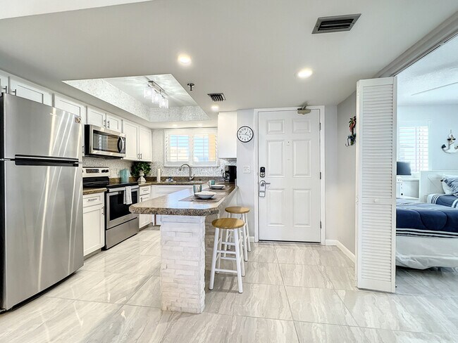 Building Photo - Oceania Beach Club 409