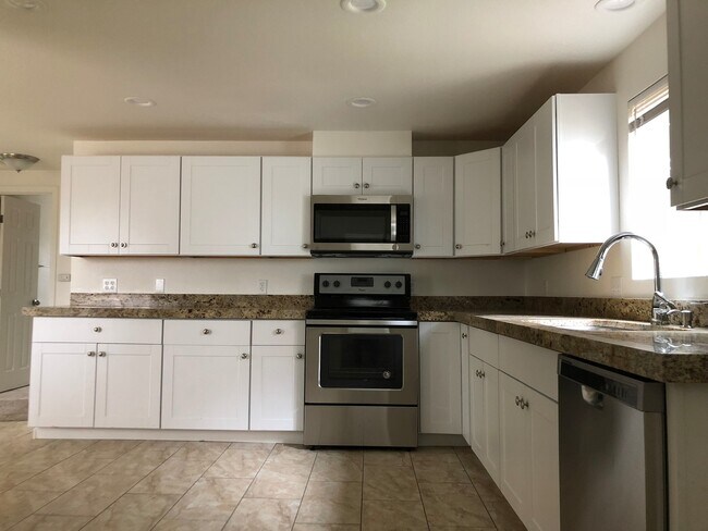 Building Photo - Remodeled Home, 30' x 50' Shop w/ Roll-up ...