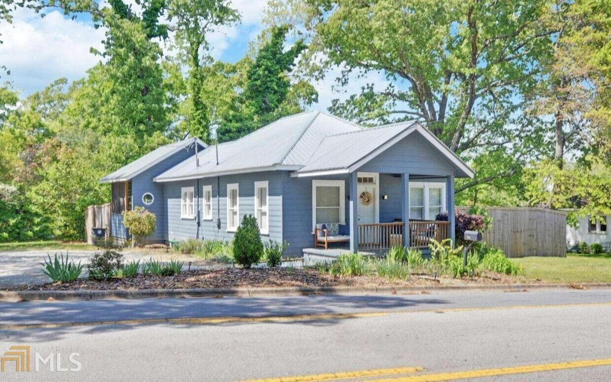 Primary Photo - 2 Bedroom Home in the Heart of Gainesville