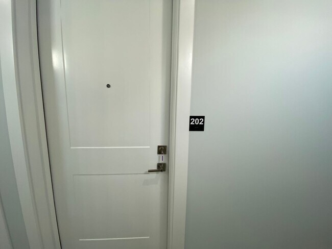 Foto del edificio - 132 E University Ave