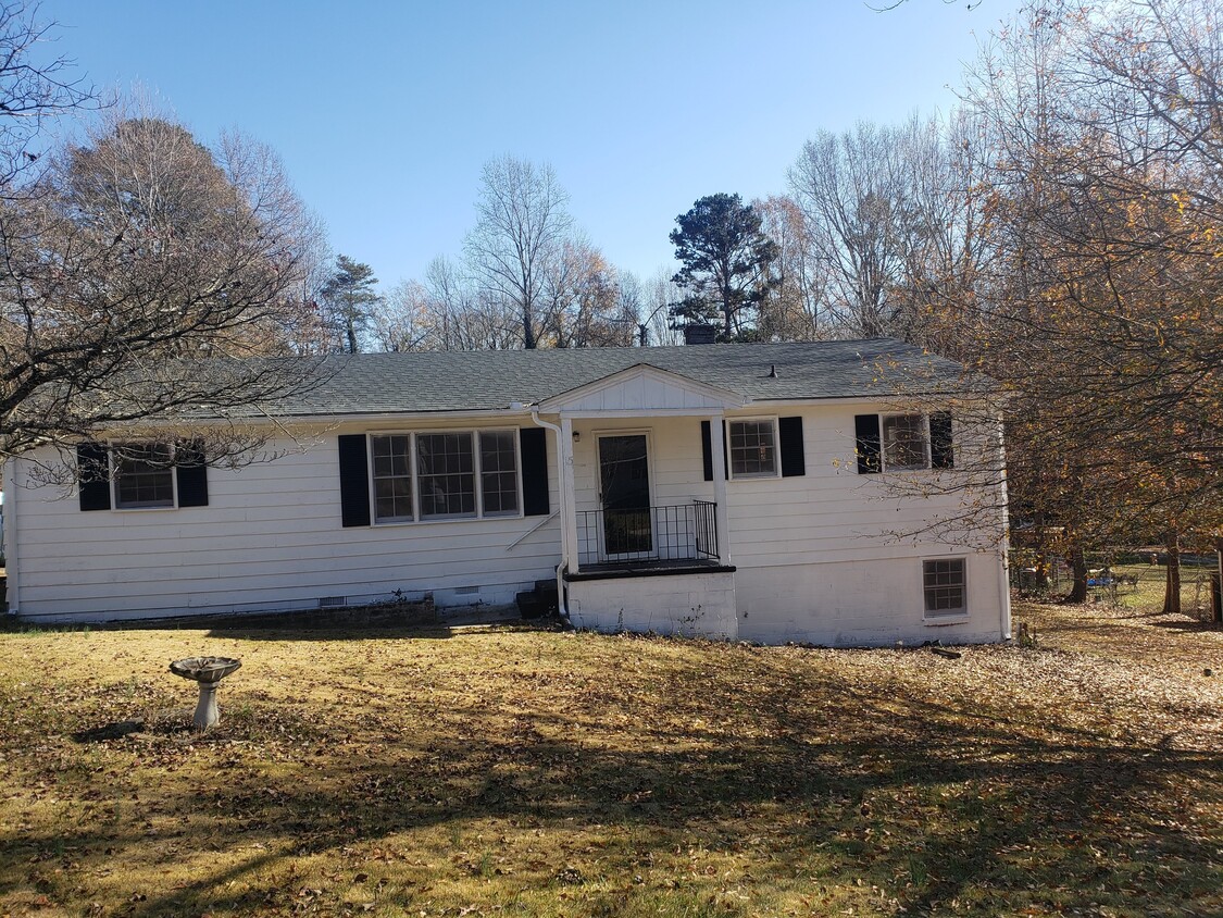 Primary Photo - 15 Hughes Rd