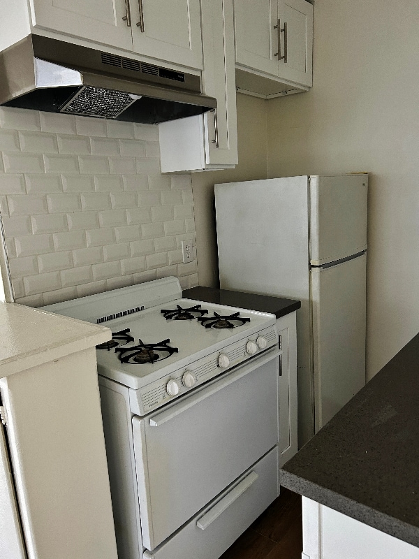 Building Photo - 1909 Beachwood Dr