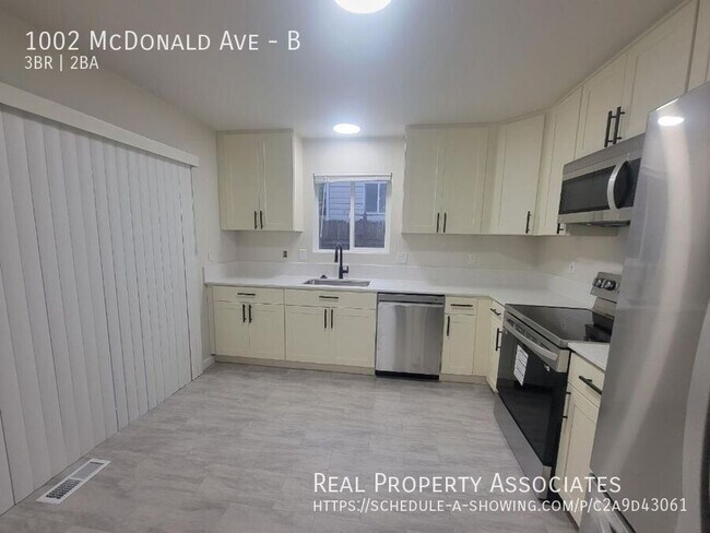 Foto del edificio - 1002 McDonald Ave