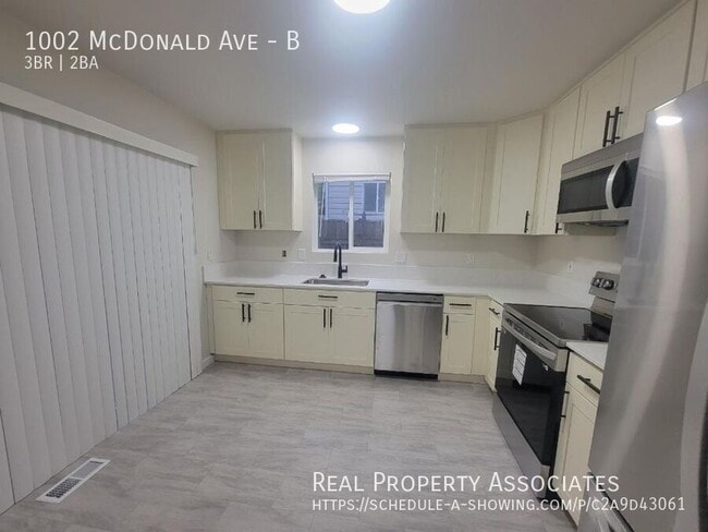 Building Photo - 1002 McDonald Ave