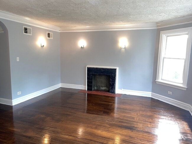 Building Photo - 1349 W Garfield Blvd