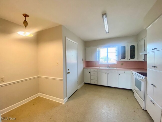 Building Photo - 463 Treeside Dr