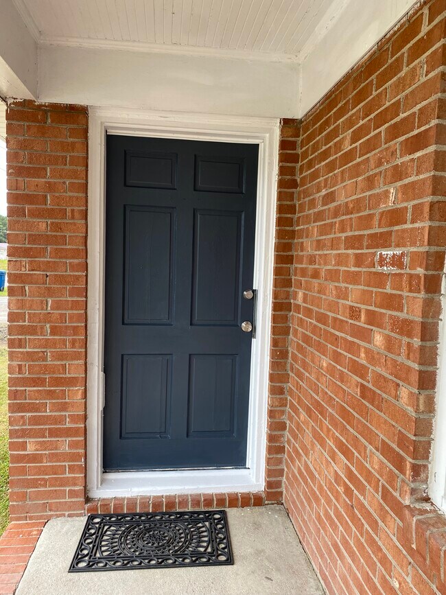 Building Photo - 577 S 7th St