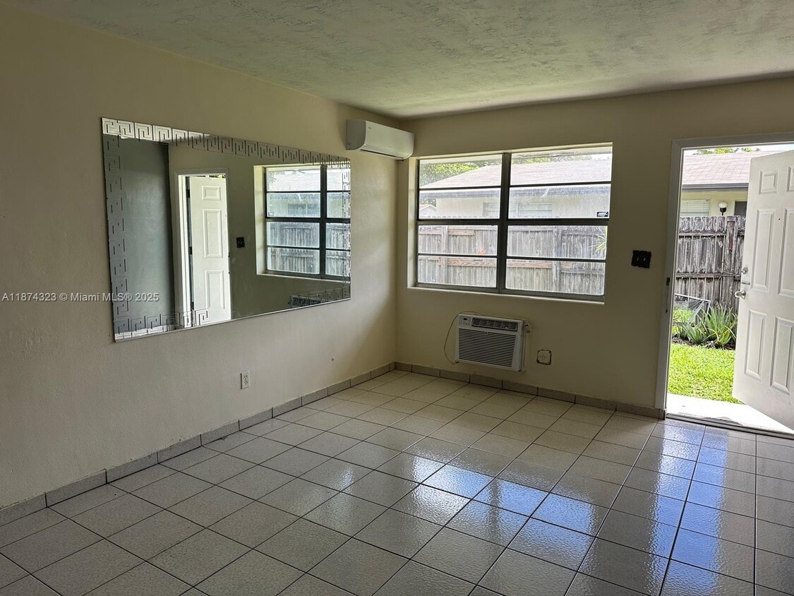 Primary Photo - 3980 SW 51st St