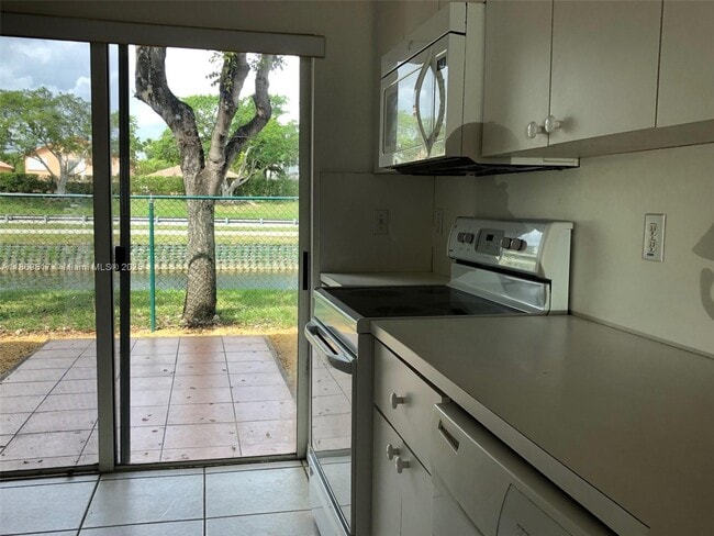 Foto del edificio - 5795 NW 109th Ave