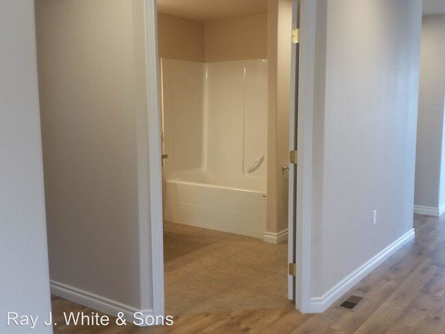 Building Photo - 2 br, 2 bath House - 1120 LIBERTY DR