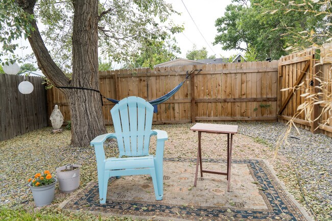 patio interior - 2457 Ames St