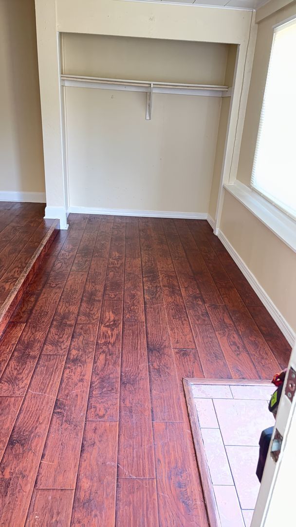 Building Photo - JUST LISTED- 3 BEDROOM 1 BATH HOME LARGE FAMILY ROOM