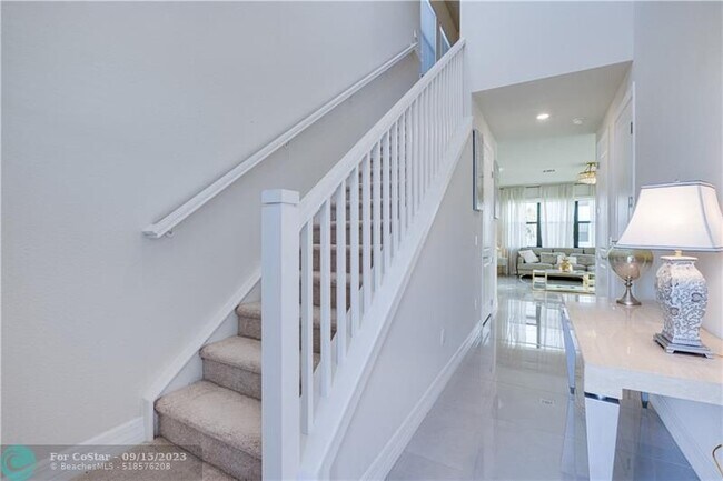 Foto del edificio - 2384 Primrose Pl
