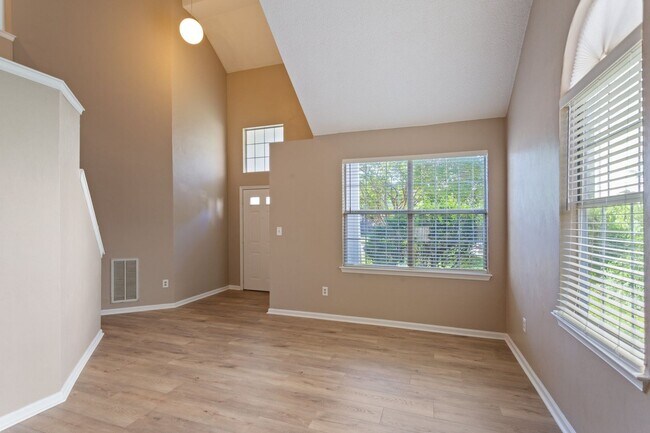 Foto del edificio - 1470 Berkshire Dr