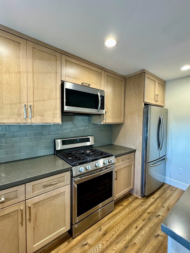 Building Photo - 478 S Pixley St