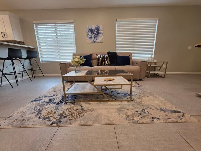 Building Photo - Nice 3 bedroom 2 bath home with swimming Pool!