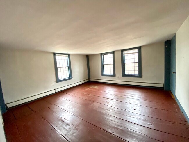 Main Bedroom - 10 West St