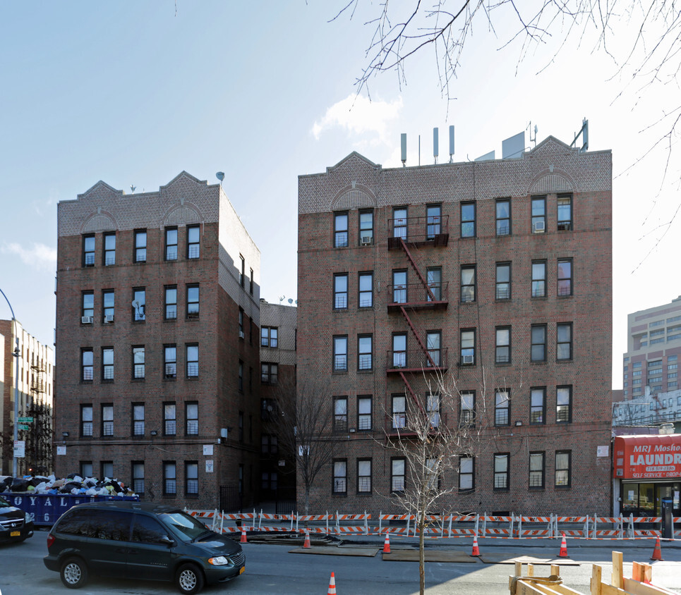 Building Photo - 15-19 Mosholu Pky N