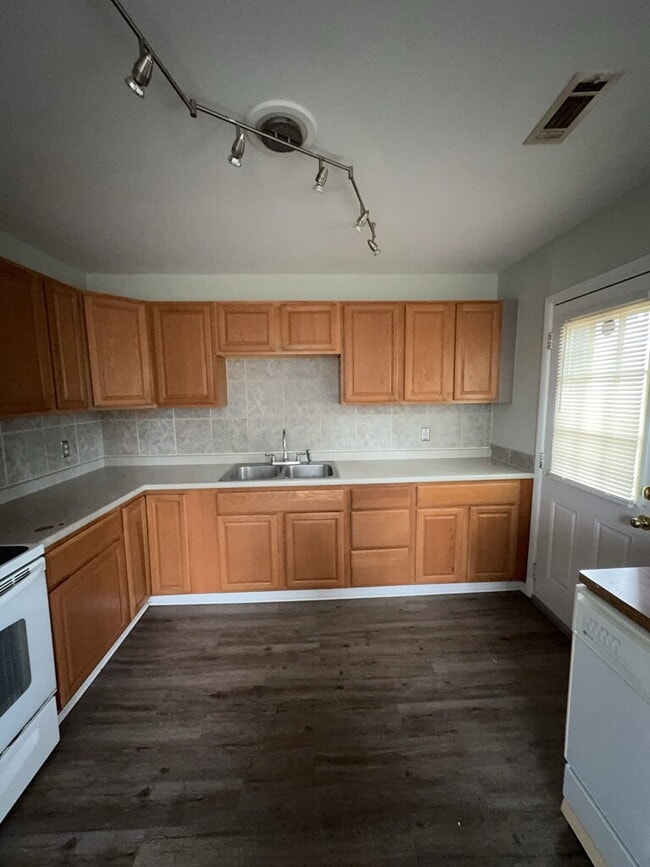 Building Photo - 130 Armstrong Dr