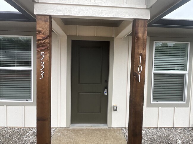 Building Photo - 533 Bradburn Rd