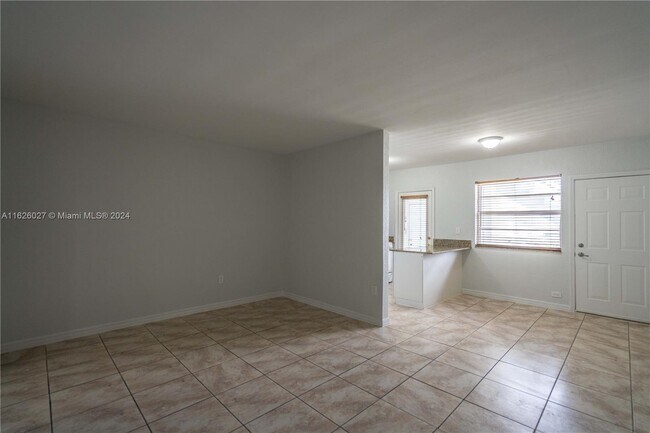 Building Photo - 2195 Bay Dr