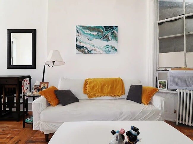 Foto del edificio - 349 W Broadway