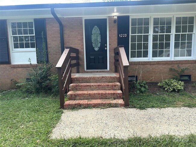 Building Photo - 1223 Georgetown Dr