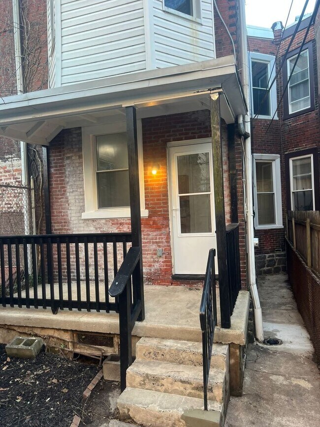 Building Photo - Big & Beautiful West Philadelphia Rental Home